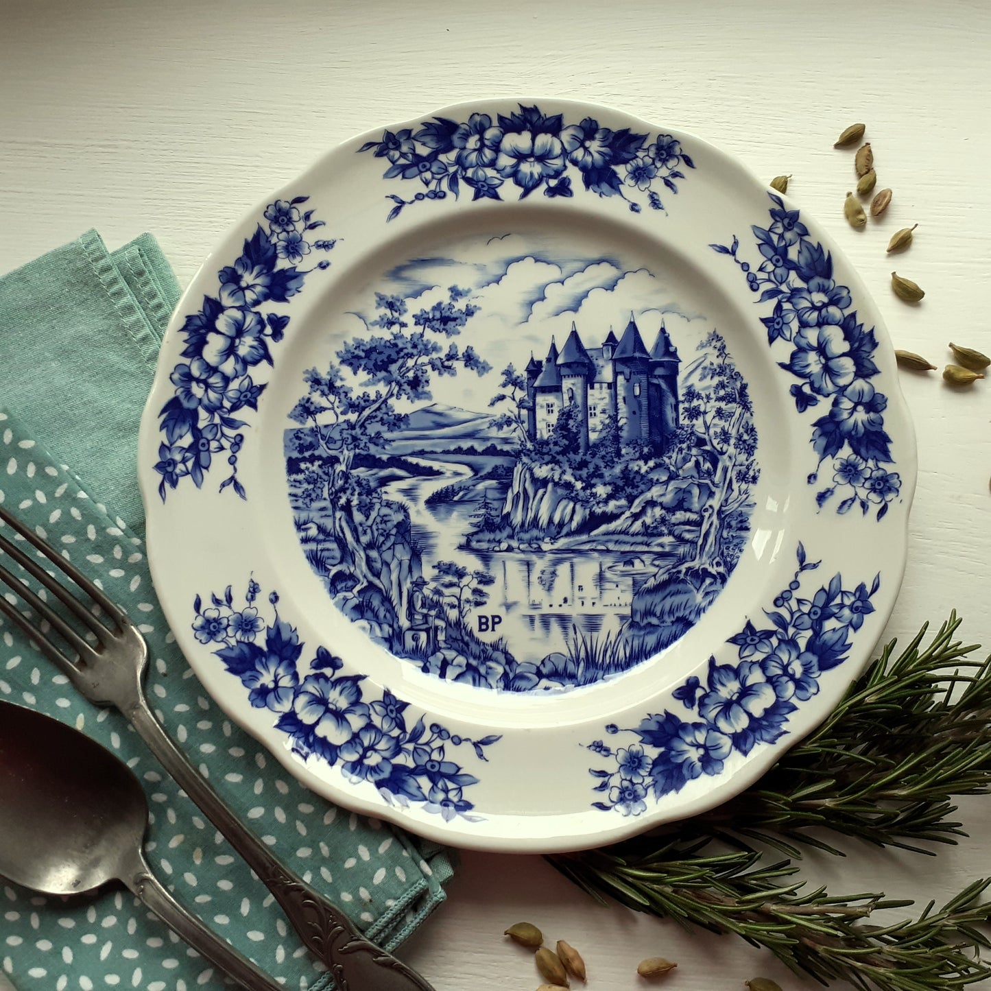 8 Mix and Match Blue and White Plates/Dishes from Tiggy & Pip - Just €199! Shop now at Tiggy and Pip