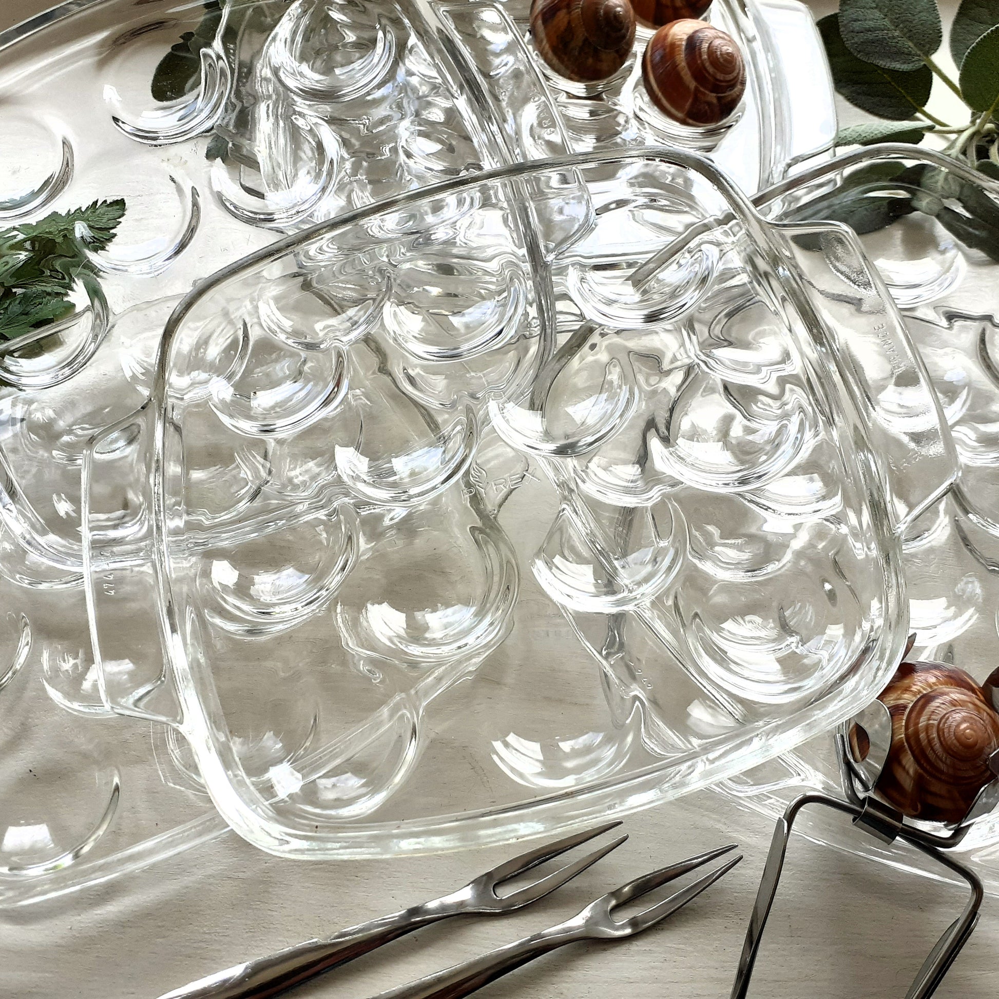 Set of 8 Pyrex Escargot Dishes from Tiggy & Pip - Just €160! Shop now at Tiggy and Pip